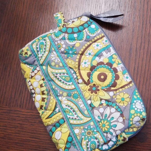 Vera Bradley Accessories - NWOT Vera Bradley Makeup bag
